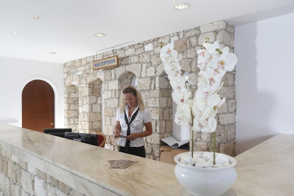 Kapetanios Aqua Resort Coral Bay Exterior photo
